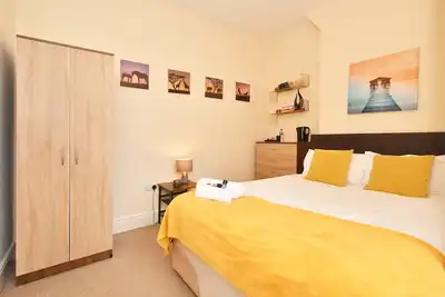 Image de Supérieure-Double-Salle de bain et douche-With Tv