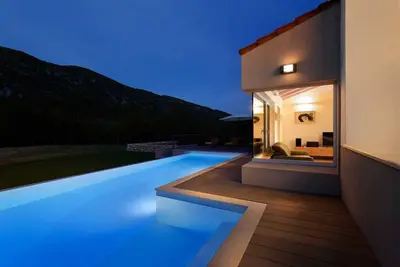 Image de Villa Jure dans l'arrière-pays dalmate, piscine chauffée, sauna, près de Biokovo