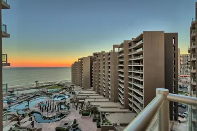 Image de Las Palomas-Breathtaking Ocean Front 3 Bedroom 3 Bathroom Condo with En Suite