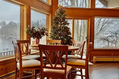 Image de Year Round Lake/Ski Home on Crooked Lake