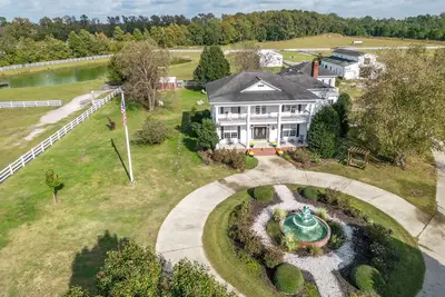 Image de Parkton Place 3-bedroom mother-in-law Apt\nPrivate entrance & Private Bathroom