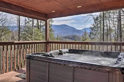 Image de 'Riversong Ridge' Cabin w/ Hot Tub & Game Room!