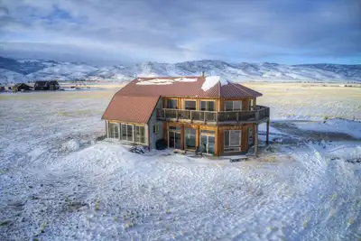 Image de Sunset Grove: A Yellowstone Retreat