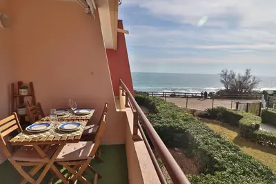 Image de Appartement à Sète avec piscine, terrasse et vue mer