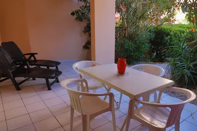 Image de Spacieux rez-de-jardin avec terrasse et accès direct à la piscine à Sète