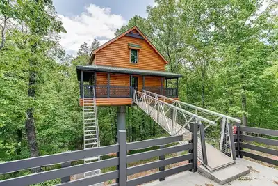 Image de Sky's the Limit Treehouse Cabin