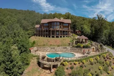 Image de SpyGlass- Dog Friendly | Hot Tub | Helicopter Pad | Gated In Ground Pool