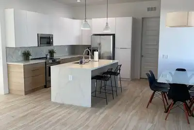 Image de New Contemporary Lake Havasu Home