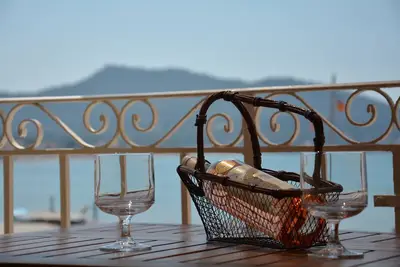 Image de La Fauvette - Joli logement vue mer sur la plage de Saint-Cyr-sur-Mer