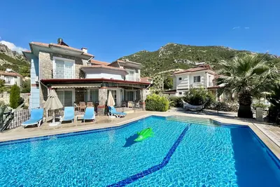 Image de Superbe Villa en parfait état, piscine de 100m2 et Wi-Fi, pour les familles