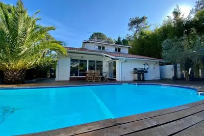 Image de Maison de vacances avec piscine, idéale pour le télétravail, à 5 min de la plage