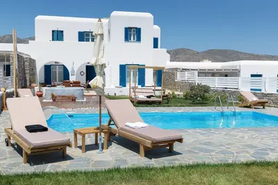 Image de Villa Olena: 2 villas 10pax 2 pools+outdoor Jacuzzi Punda Beach Paros