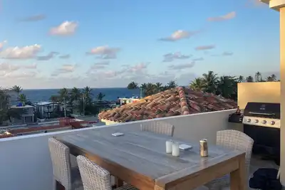 Image de 3/Br Penthouse with huge rooftop terrace steps from Sandy Beach in Puntas Rincon