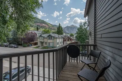 Image de Tri-level condo, close to Coonskin Lift!