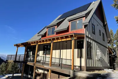 Image de Off-Grid Vacation Destination. Explore the outdoors-Glacier & Yellowstone Parks!