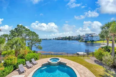 Image de Anchor Down | Lakefront Luxury in Destiny East