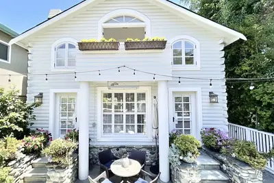 Image de Charming Napa-inspired home on river, private dock, 2 min walk to beach, Fp, Bbq