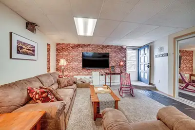 Image de Cozy Apartment < 4 Miles to Downtown Anchorage!