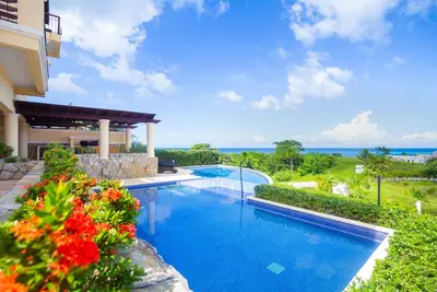 Image de Luxury living, pool and Golf- Villa 1108 4 bedroom