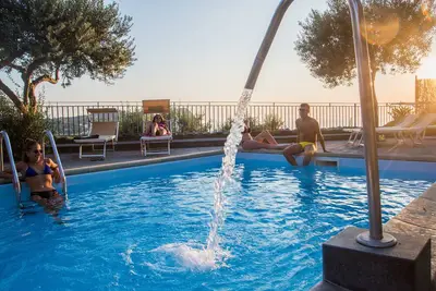 Image de Studio-Classique-Sdb privée avec douche-Vue sur Jardin