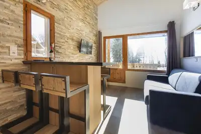 Image de Charmant  et Refait à Neuf avec Balcon! #Ca10