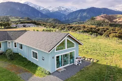 ‘White Caps’ - Entire Guest Studio - Loft bed with Ocean & Mountain views