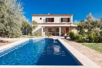 Walking distance to town, two bedroom villa Jero.