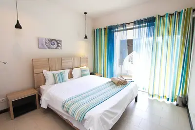Image de B. Two Bedroom-Appartement-Standard-Salle de bain et douche