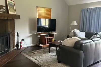 Image de Cozy Accommodations w/ Fireplace, Full Kitchen & More!