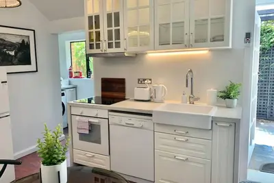 Image de Stylish Private Studio for 2★Close to Beach★Free WiFi★Netflix★Parking