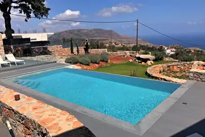 Image de Maisonnette avec vue magnifique sur la mer Égée et piscine partagée