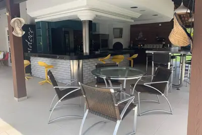 Image de Wonderful mansion with several rooms, 300m from the beach!