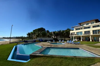 Kite surfers jump into the water directly from this 5bd beachfront penthouse!