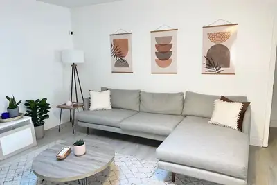 Image de Modern Boho Oasis - 7 Mins To Raymond James Stadium - Pet Friendly