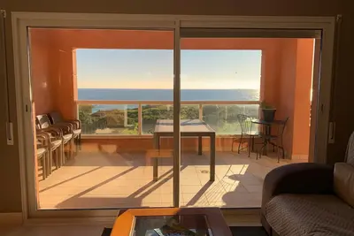 Image de Beach frontline penthouse, wide sea view terrace south oriented