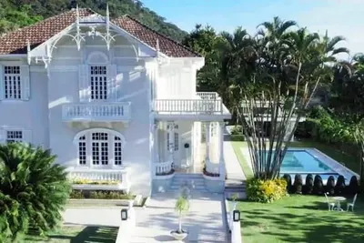 Image de Sunny Mansion with Pool