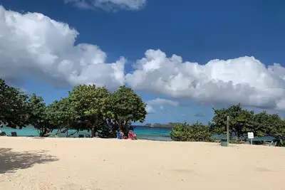 Image de Beachfront Steps from the sand in your toes. Our unit is on the Ground Floor.