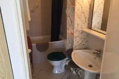 Image de Studio-Salle de bain et douche-terrasse-Type D