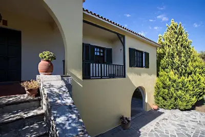 Image de Olive, sea and sunset villa!
