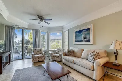 Image de 2108 SeaCrest ~ Steps to the Beach, Shops and Resaurants! Two Oceanfront Pools!