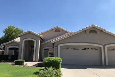 Image de 7 min to Peoria Sports Complex! Putting Green, Pool & Spa!