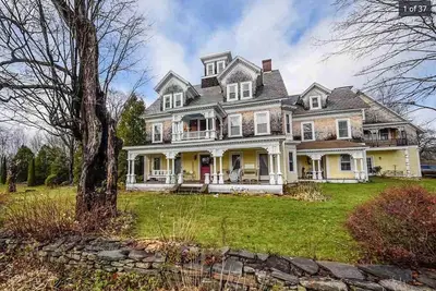 Image de Lakeside Victorian Mansion w/Hot Tub, Near Skiing, Snowmobile Trails, Boating