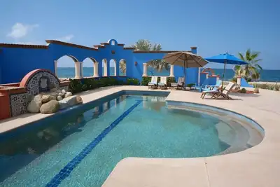 Image de Private Beachfront House with Heated Pool in Quaint Coastal Town