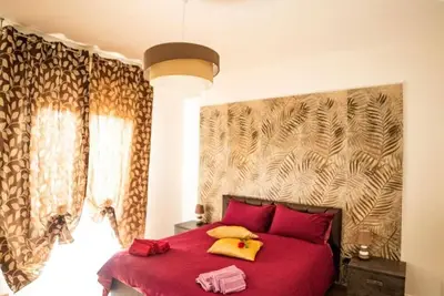 Image de Appartement-Classique-Salle de bain privée séparée-Vue sur la cour