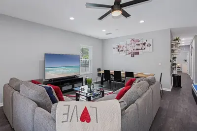 Image de Stunning & Perfect Home w/ Pool/Ping Pong Table Near Downtown, Ybor & Armateur