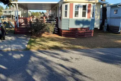 Image de Friendly, welcoming  and comfortable cottage w/large private deck on the water