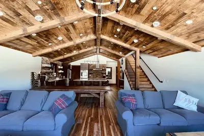 Image de Green Giant A - Luxury mountain retreat 6 bdr, ski in/out, 9 pers hot tub,