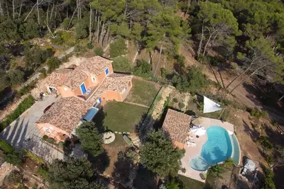 Trés Belle Villa Grand Standing, plein Sud, vue Magnifique Dominante