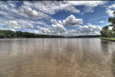 Image de Inspirational Lake Front Escape