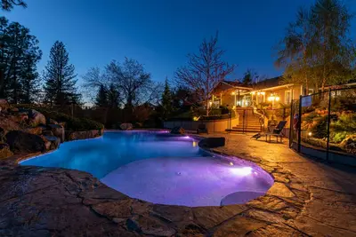 Image de Gateway To Yosemite 10 Acre Private Estate